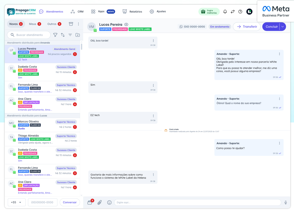 Tela de conversa com opções de transferir e concluir atendimento